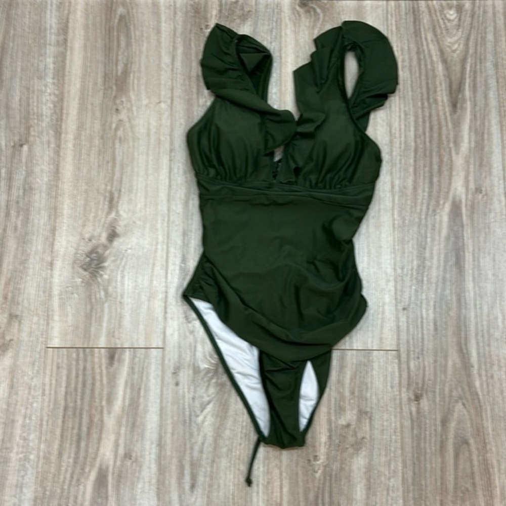 Cupshe dark green ruffle one piece swim suit size Medium